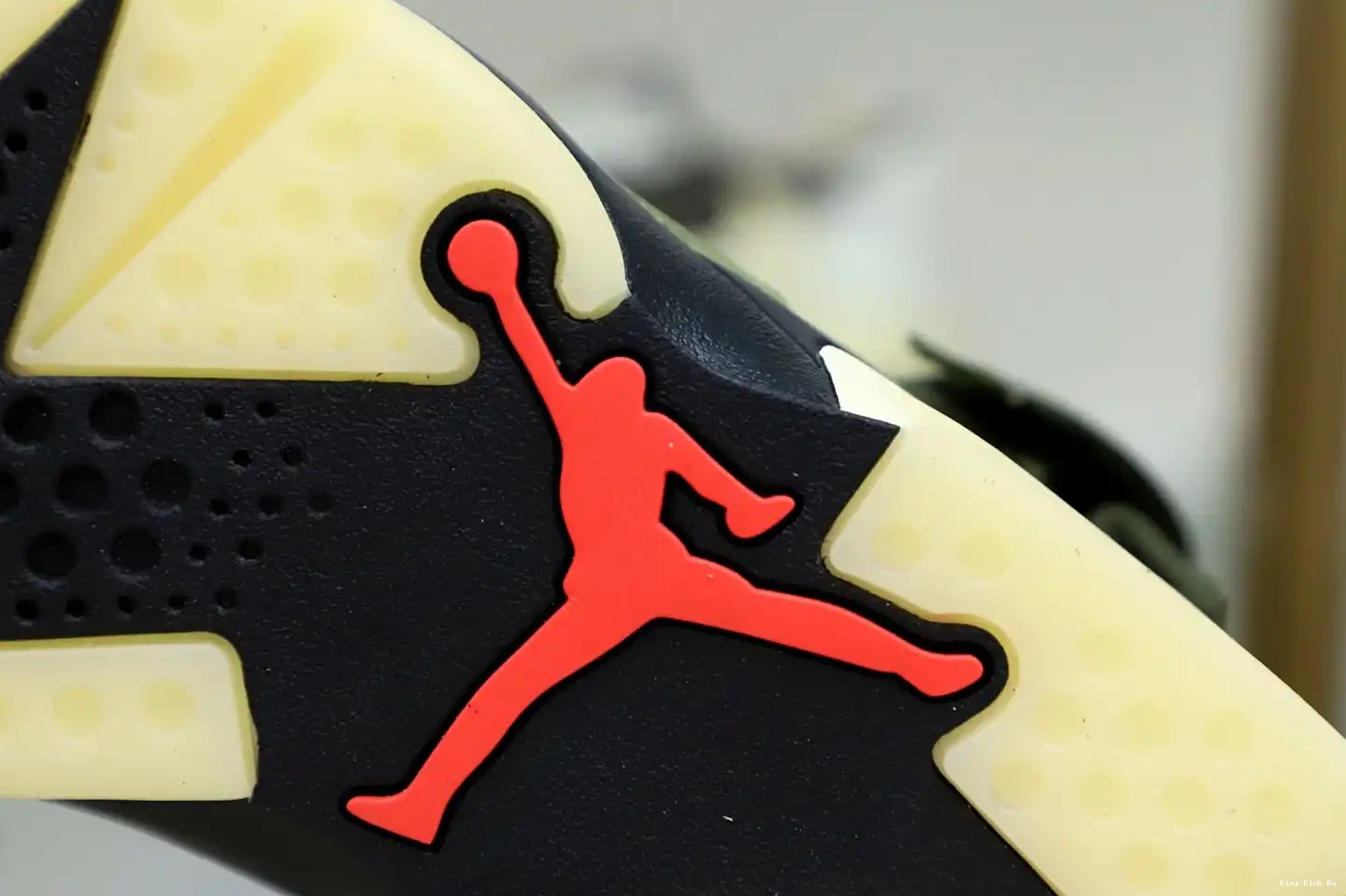 RETRO AIR 6 Kimikick 'OLIVE' TRAVIS SCOTT JORDAN X 0701